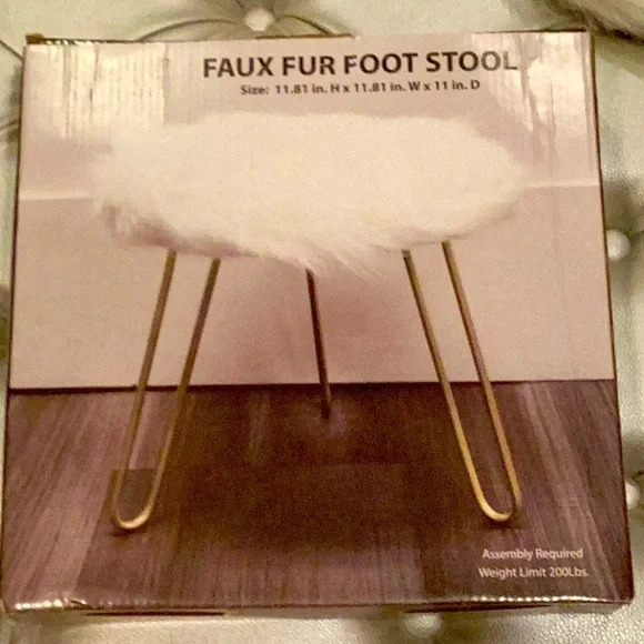 Bella Villa Living Faux Fur Foot Stool. NEW IN BOX - Picture 1 of 7